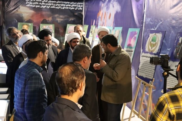 بازدید مدیرکل فرق و مذاهب سازمان تبلیغات اسلامی از نمایشگاه «پیچک انحراف» در تبریز