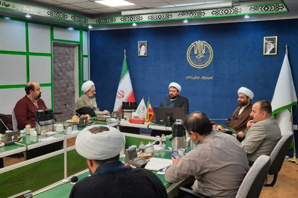 نشست هم اندیشی اساتید کارگاه های رویش با دبیر ستاد جمعیت و خانواده برگزار شد
