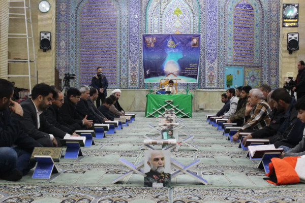 برگزاری محفل انس با قرآن به مناسبت پنجمین سالگرد شهید سلیمانی در ایلام
