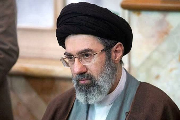 عشیره الحلاف خوزستان با حضرت سید مجتبی خامنه‌ای بیعت کرد