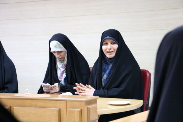 مدیر مرکز راهبری و هم‌آهنگی امور بانوان سازمان تبلیغات اسلامی کشور با بانوان فرهیخته زنجان دیدار کرد