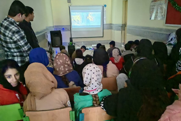 اکران فیلم باغ کیانوش در روستای چنگوله از توابع مهران