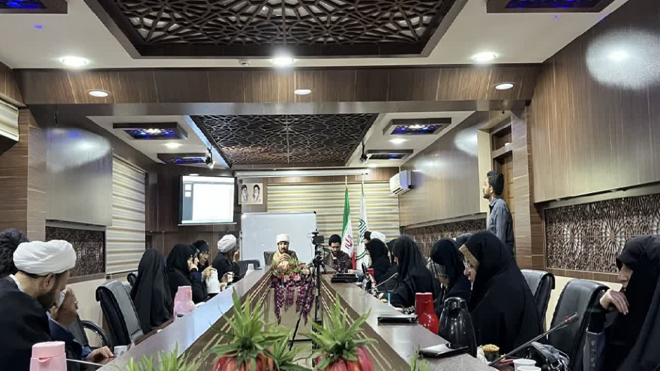 بررسی مبانی الگوی سوم زن