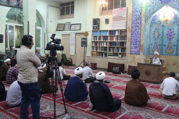جلسه هفتگی اخلاق در شهرکرد