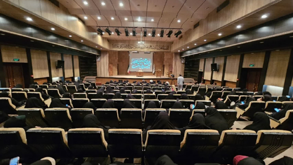 اجتماع تبیینی «یک قدم مانده» در شهرکرد