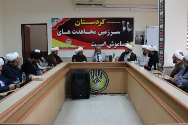 دیدار معاونان فرهنگی با ماموستا صالح‌زاده در سقز