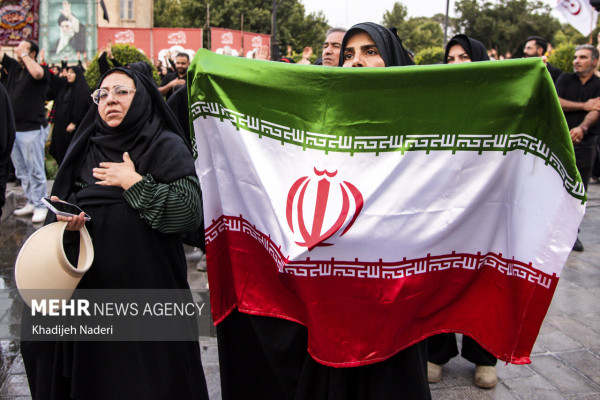 حضور دختران و بانوان در اجتماع عظیم مردمی عصر عاشورا « یوم الحسین ع»