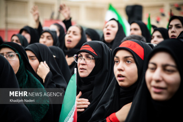 حضور دختران و بانوان در اجتماع عظیم مردمی عصر عاشورا « یوم الحسین ع»