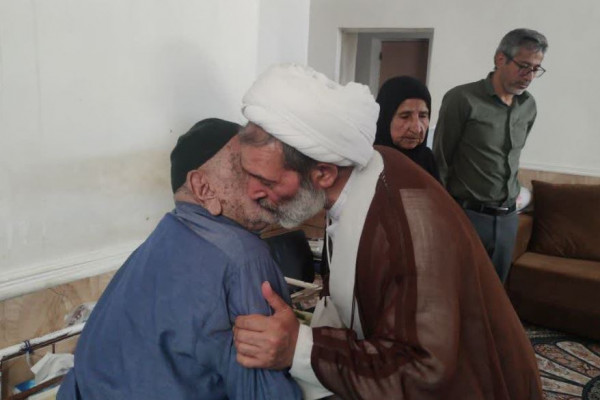 تجلیل از فرهنگ ایثار و شهادت در دیدار با خانواده شهید موسوی از شهدای اهل سنت در خنج