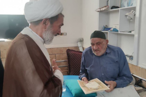 تجلیل از فرهنگ ایثار و شهادت در دیدار با خانواده شهید موسوی از شهدای اهل سنت در خنج