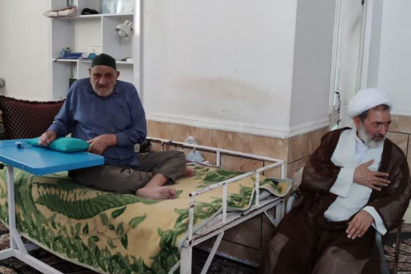 تجلیل از فرهنگ ایثار و شهادت در دیدار با خانواده شهید موسوی از شهدای اهل سنت در خنج