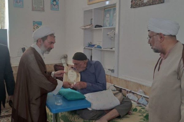 تجلیل از فرهنگ ایثار و شهادت در دیدار با خانواده شهید موسوی از شهدای اهل سنت در خنج