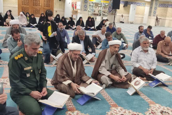 برگزاری محفل انس با قرآن به مناسبت هفته وحدت در مسجد جامع شهرستان دره شهر