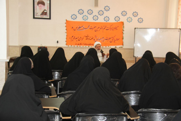 نشست تبیینی در گله‌دار همزمان با گرامیداشت هفته وحدت