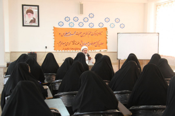 نشست تبیینی در گله‌دار همزمان با گرامیداشت هفته وحدت