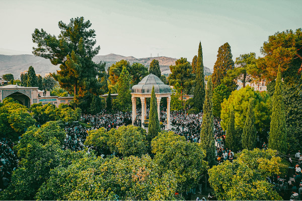 محفل کا جشن حافظ شیرازی کے مزار پر