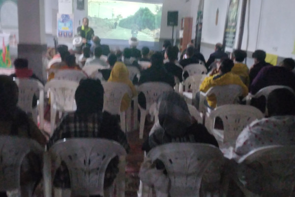 اکران فیلم در مدارس و مساجد شهرستان دره شهر