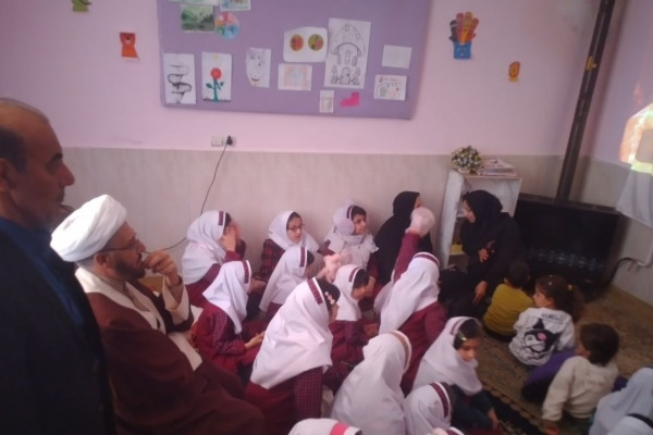 اکران فیلم سینمایی در مدارس و مساجد شهرستان دره شهر