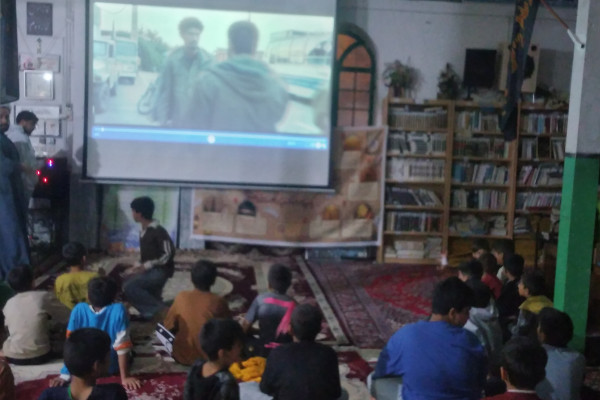 اکران فیلم های سینمایی درمدارس ومساجد شهرستان دره شهر