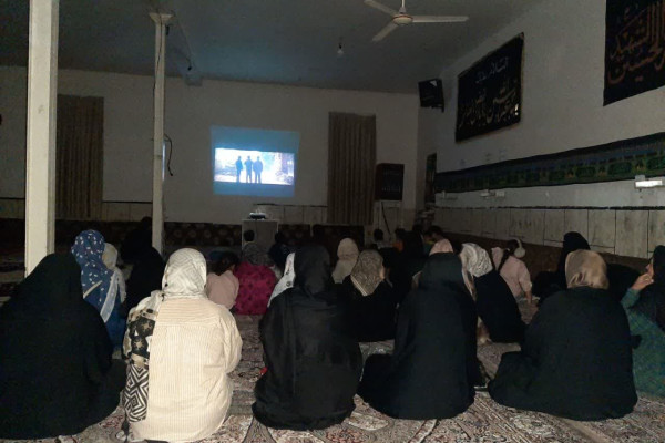 اکران فیلم سینمایی «غریب» در شهرستان مهران