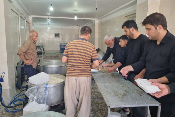 تهیه و پخت اطعام فاطمی در شهرستان بدره
