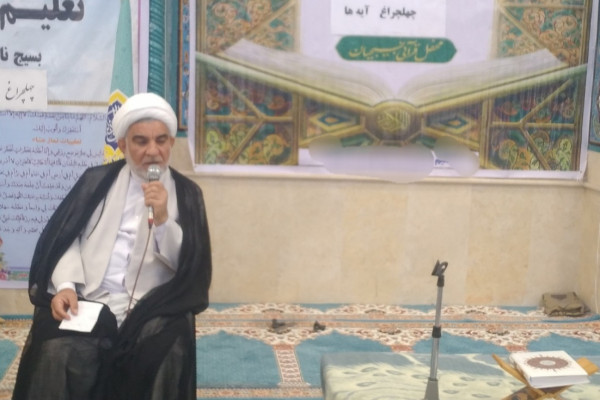 برگزاری محفل انس با قرآن ویژه جوانان و نوجوانان در مسجد جامع شهرستان دره شهر