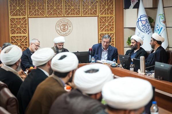 آئین رونمایی از پوستر جشنواره قرآنی زندگی با آیه‌ها