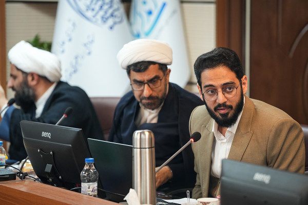 آئین رونمایی از پوستر جشنواره قرآنی زندگی با آیه‌ها