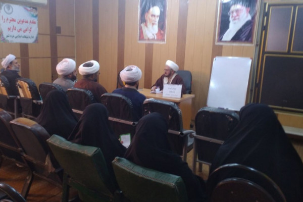 برگزاری جلسه توجیهی سفیران زندگی با آیه ها ویژه اعتکاف در اداره تبلیغات اسلامی شهرستان دره شهر