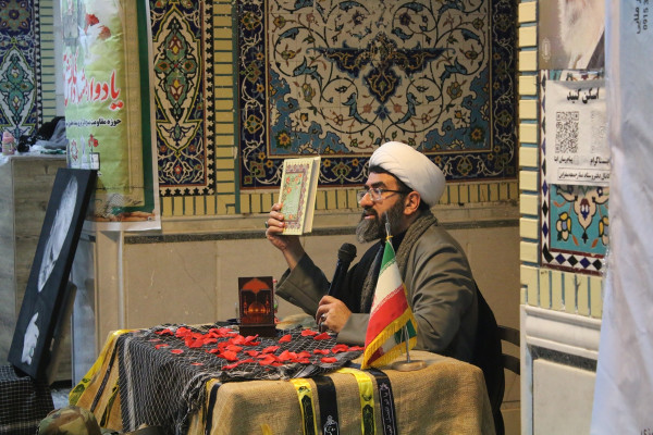 اعتکاف دخترانه همراه با عطر شهدا