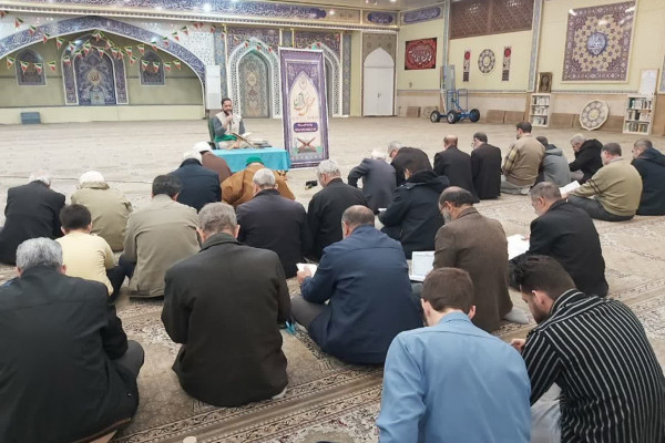 برگزاری محافل انس با قرآن کریم (زندگی با آیه ها) در استان کرمانشاه