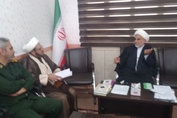 برگزاری جلسه توجیهی سفیران آیه ها باحضور ادارات و نهادهای فرهنگی در دفتر امام جمعه شهرستان دره شهر