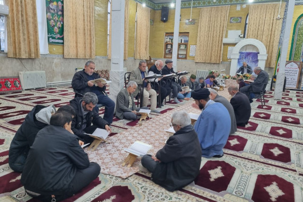 برگزاری محفل جزءخوانی قرآن کریم در مسجدجامع شهر بدره