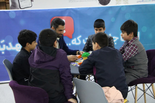 مروری بر بازدید اقشار مختلف از نمایشگاه «زندگی با آیه‌ها»