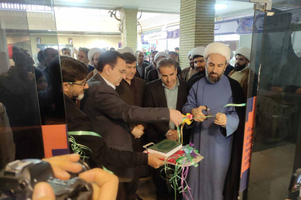 نمایشگاه زندگی با آیه ها افتتاح شد