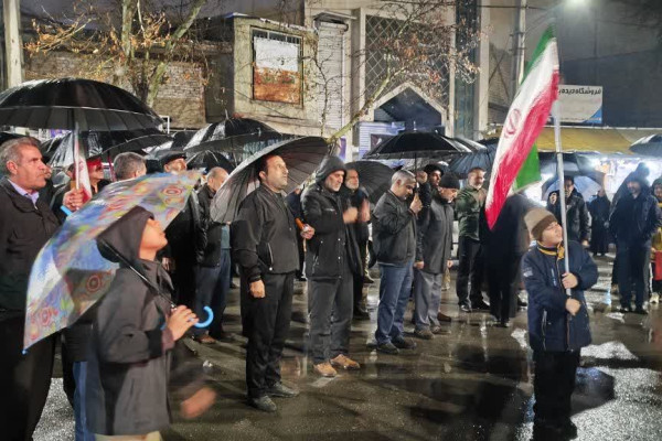 مردم شهرستان صحنه در هوای بارانی هم به میدان آمدند