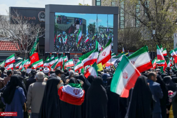 چهل روز گذشت… اما میدان خالی نشد.