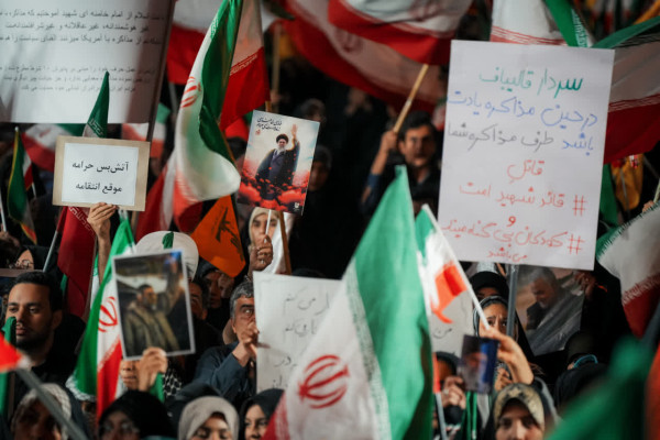 برای این خاک مقدس ، برای ایران ، تا اخرین نفس ، مقاومت کنید ...