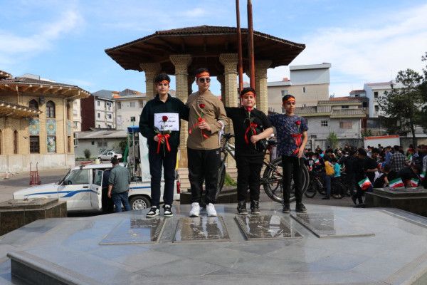 در رکاب ایران