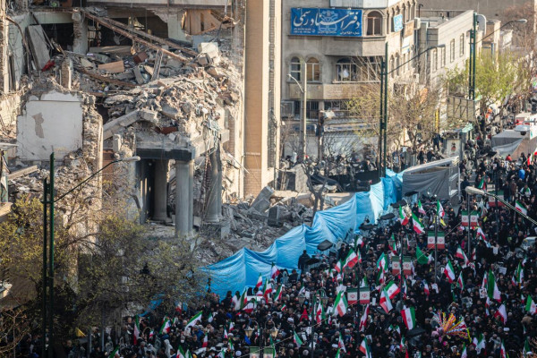 مراسم بیعت با آیت‌الله سید مجتبی خامنه‌ای با حضور جمع کثیری از مردم