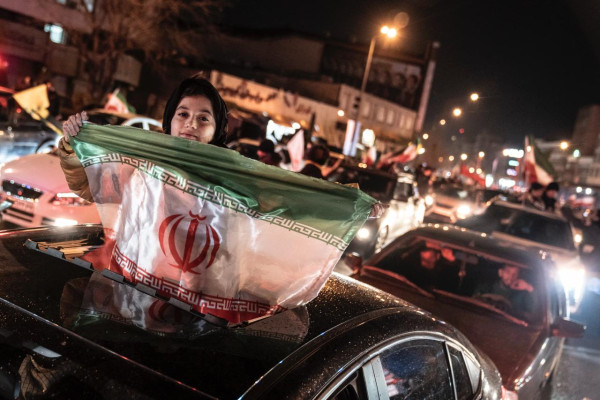 تجمع شبانه مردم در حمایت از ایران ادامه دارد