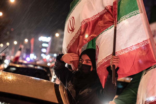 تجمع شبانه مردم در حمایت از ایران ادامه دارد