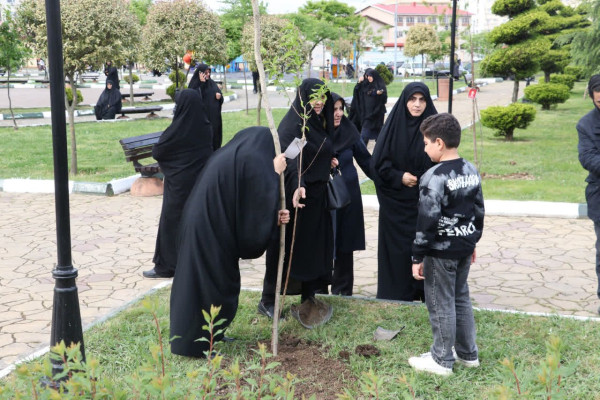 کاشت 200 اصله نهال مثمر لبیک به فرمان رهبر معظم انقلاب