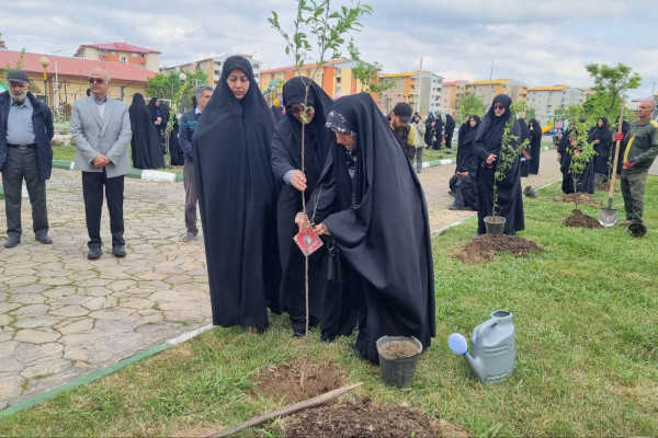 کاشت 200 اصله نهال مثمر لبیک به فرمان رهبر معظم انقلاب
