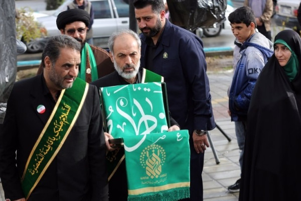 مراسم اهتزاز پرچم امام رضا (ع) بر فراز شهر همدان