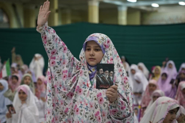 دورهمی "مهمونی فرشته‌ها به یاد دختران مدرسه شجره طیبه میناب