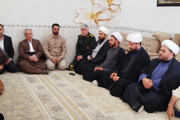 دیدار مدیرکل تبلیغات اسلامی کرمانشاه با خانواده شهید‌ والا مقام پاسدار ولی‌زاده