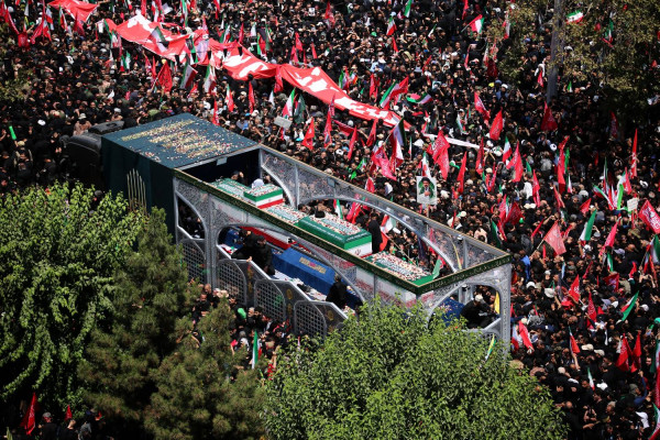 آیین تشییع پیکر مطهر رهبر شهید انقلاب در تهران برگزار شد