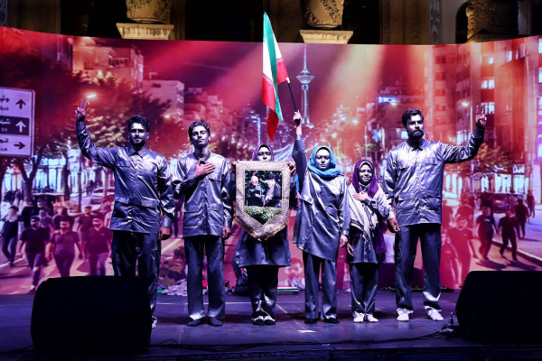 مستند نمایش «قائد» در نقاط مختلف شهر تهران به روی صحنه رفت