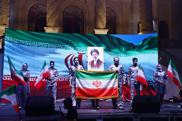 مستند نمایش «قائد» در نقاط مختلف شهر تهران به روی صحنه رفت